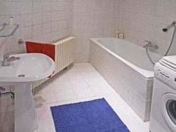 Appartement meublé avec 3 chambres à louer à Prague, salle de bain