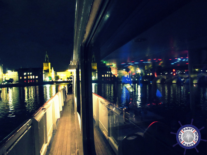 Boat parties sur la Vltava de Prague